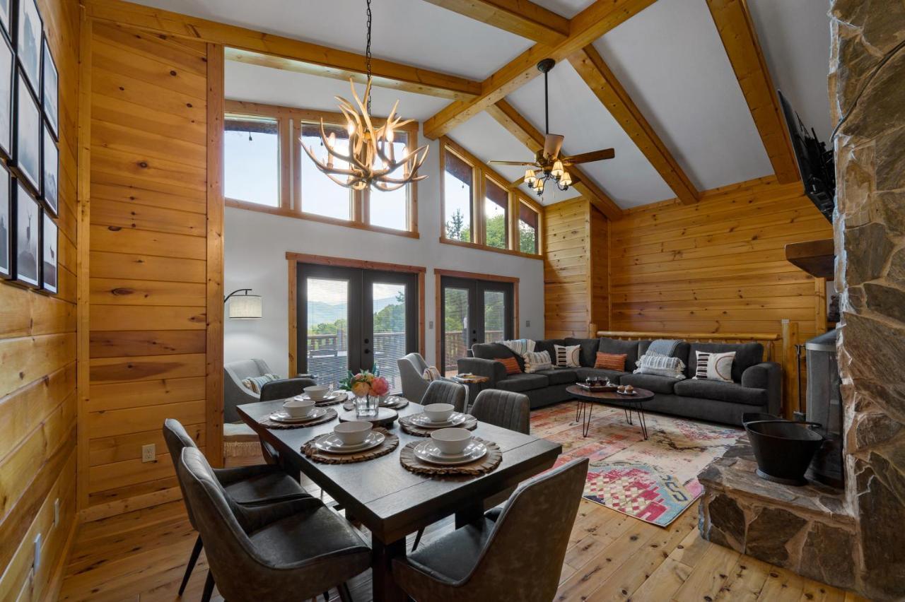 Woodhaven - Private - 3 Suites - Gorgeous Views - 3 Pools - Gamerm - Hottub - Lots Of Bears ガトリンバーグ エクステリア 写真