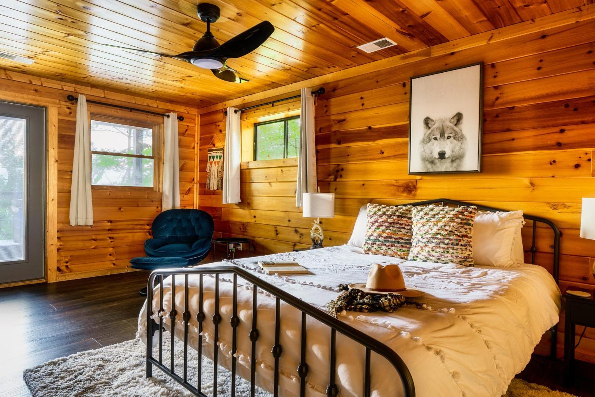 Woodhaven - Private - 3 Suites - Gorgeous Views - 3 Pools - Gamerm - Hottub - Lots Of Bears ガトリンバーグ エクステリア 写真