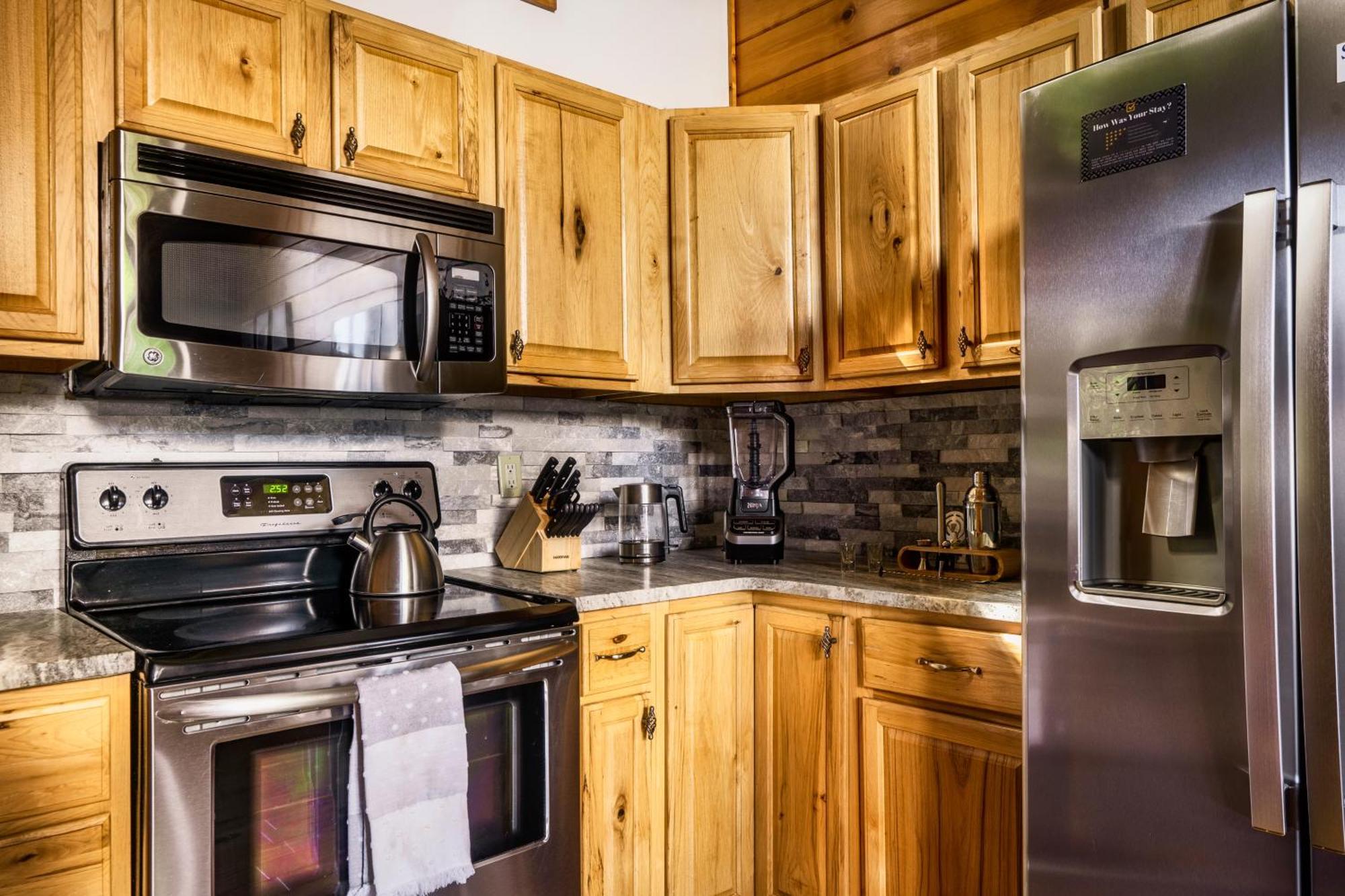 Woodhaven - Private - 3 Suites - Gorgeous Views - 3 Pools - Gamerm - Hottub - Lots Of Bears ガトリンバーグ エクステリア 写真