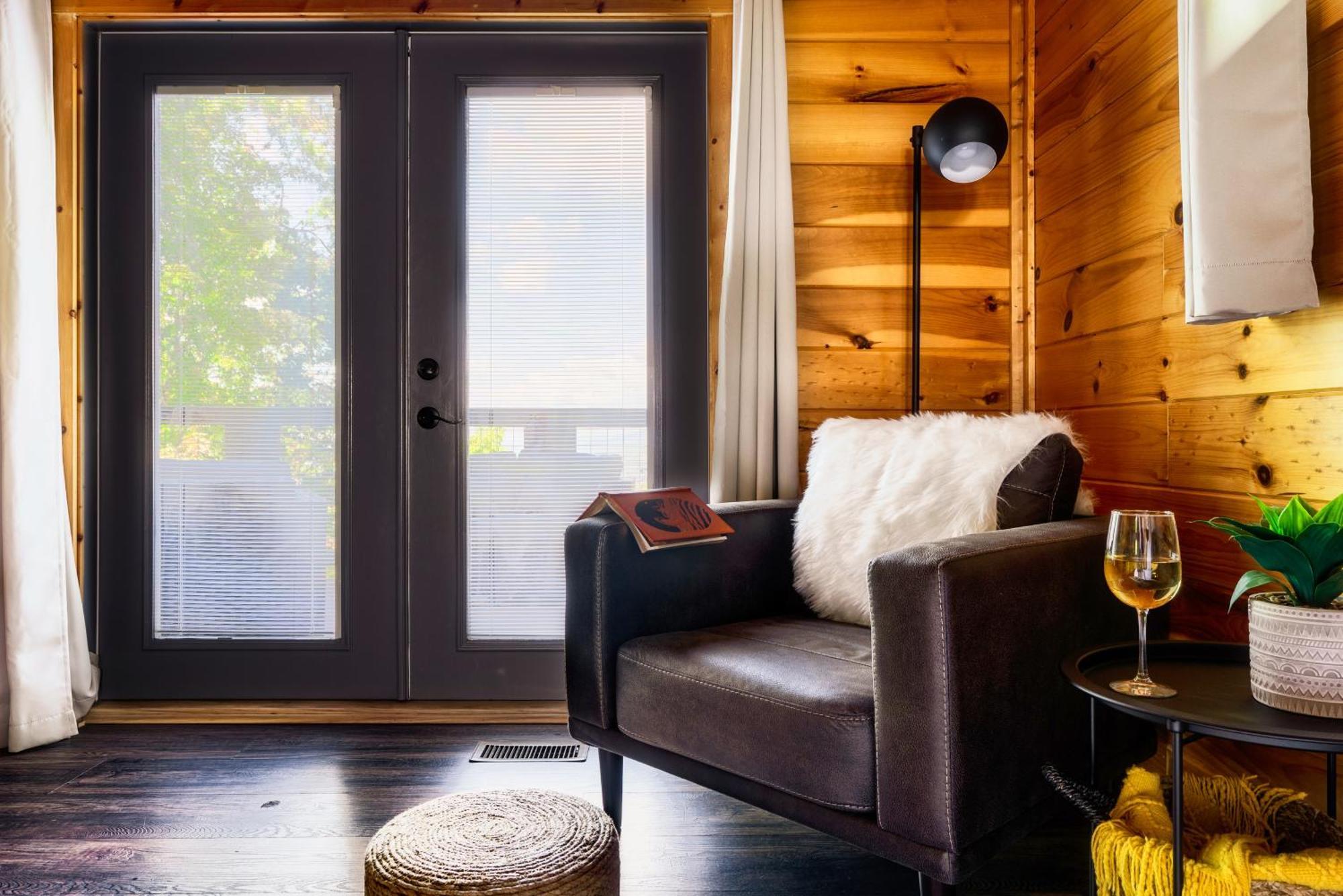 Woodhaven - Private - 3 Suites - Gorgeous Views - 3 Pools - Gamerm - Hottub - Lots Of Bears ガトリンバーグ エクステリア 写真