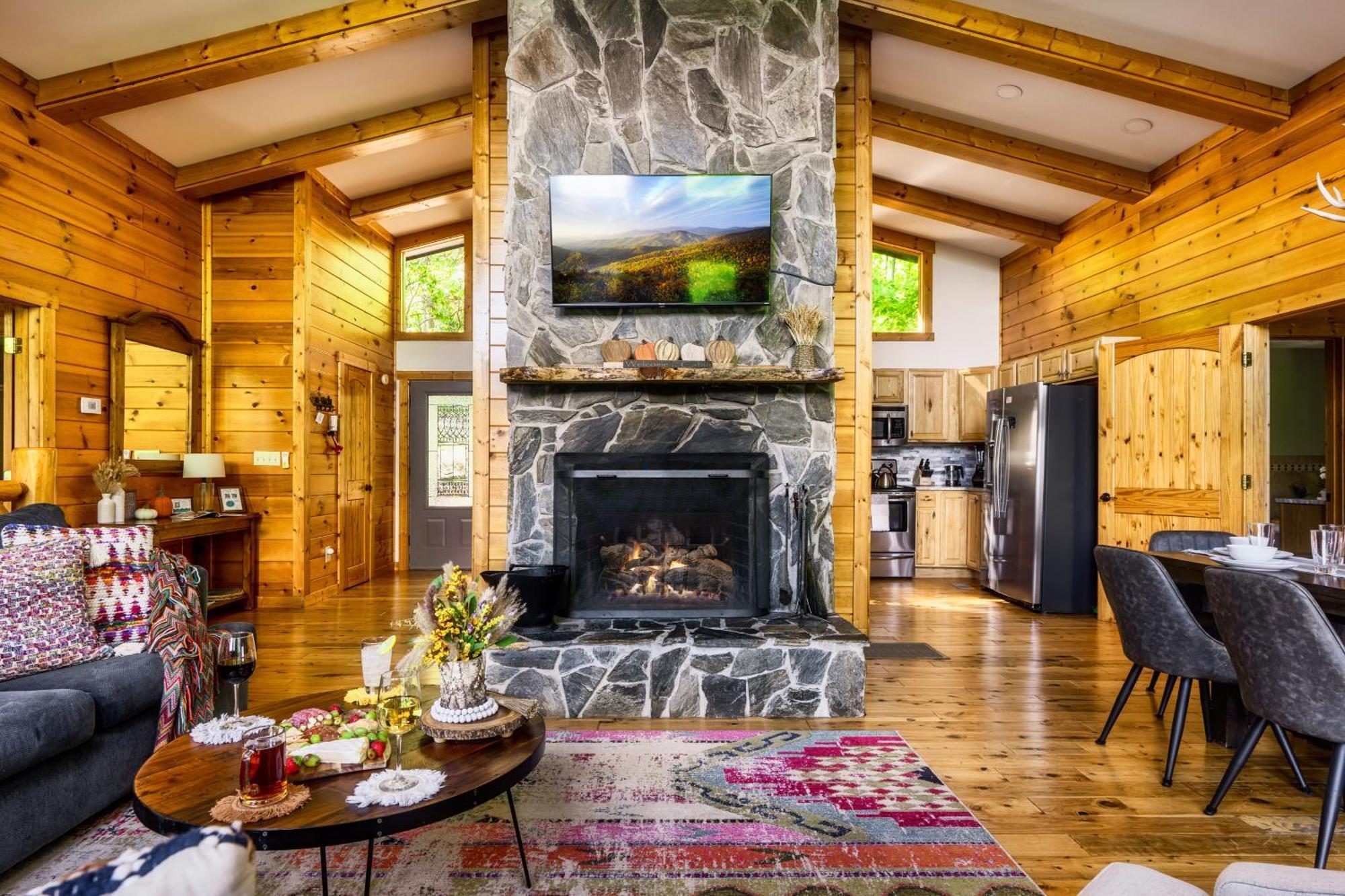 Woodhaven - Private - 3 Suites - Gorgeous Views - 3 Pools - Gamerm - Hottub - Lots Of Bears ガトリンバーグ エクステリア 写真